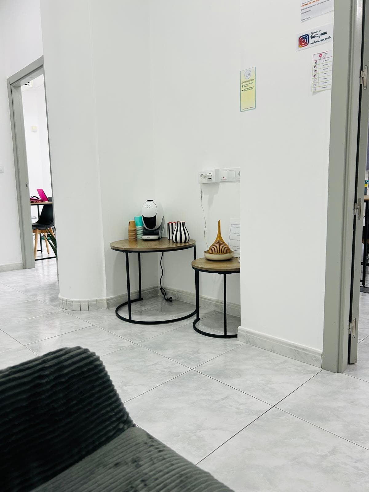 Recepción de la academia Casa Escola en Verín
